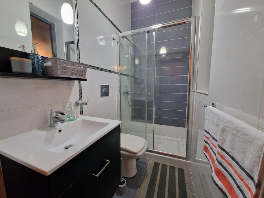 City Center Properties - Modern Two Bedroom Apartment With A Hot Tub And Amazing Location Сент-Полс-Бей Екстер'єр фото